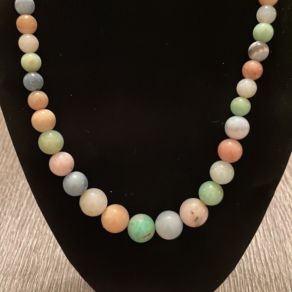 Multi colored bead necklace - Picture 2 of 8